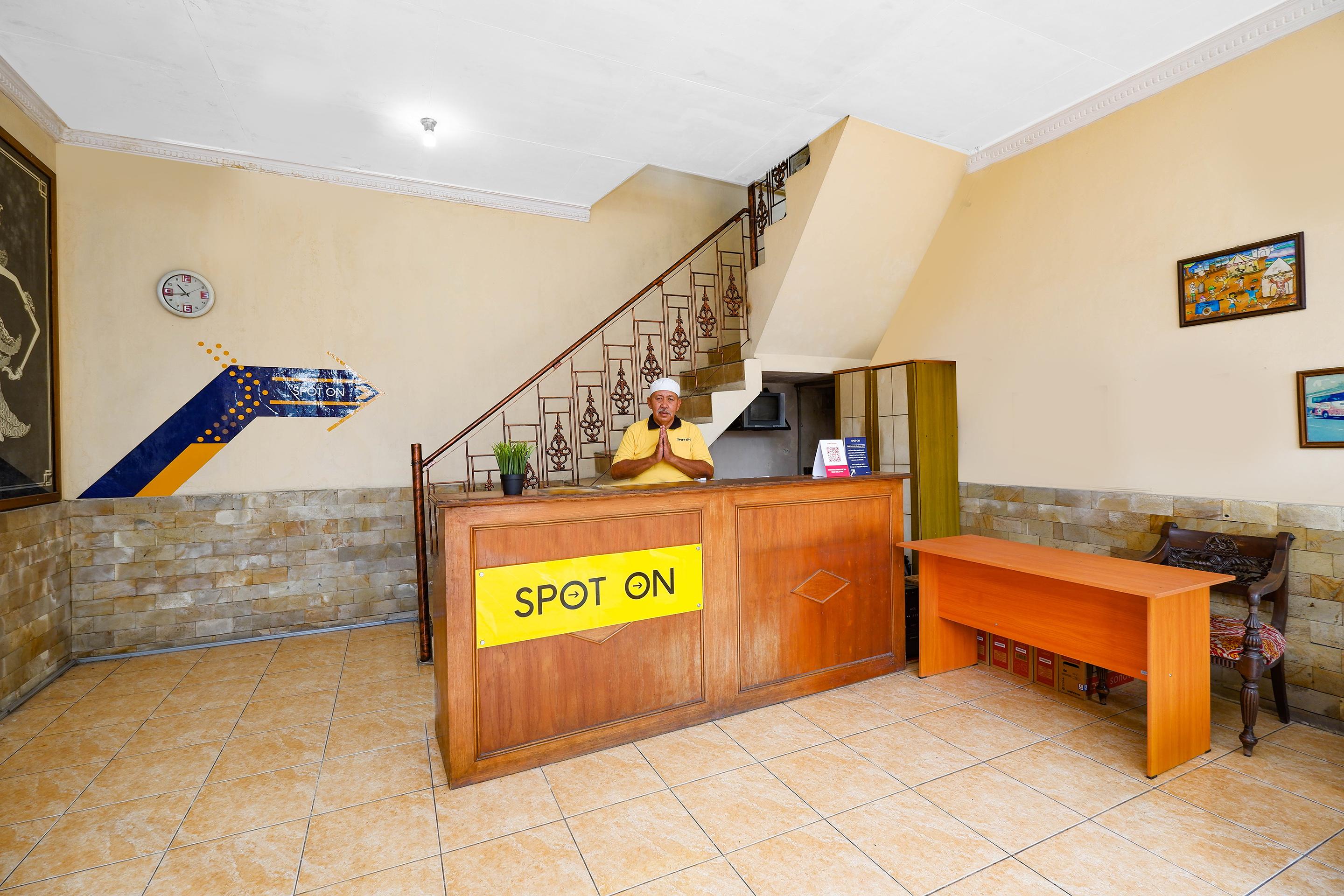 Spot On 2011 Hotel Mekar Sari Surakarta  Экстерьер фото
